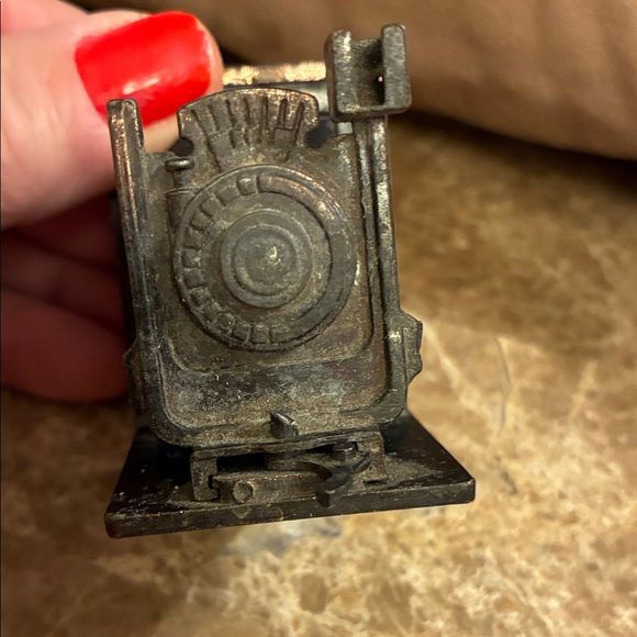 Vintage Black Folding Camera Pencil Sharpener - Picture 3 of 7